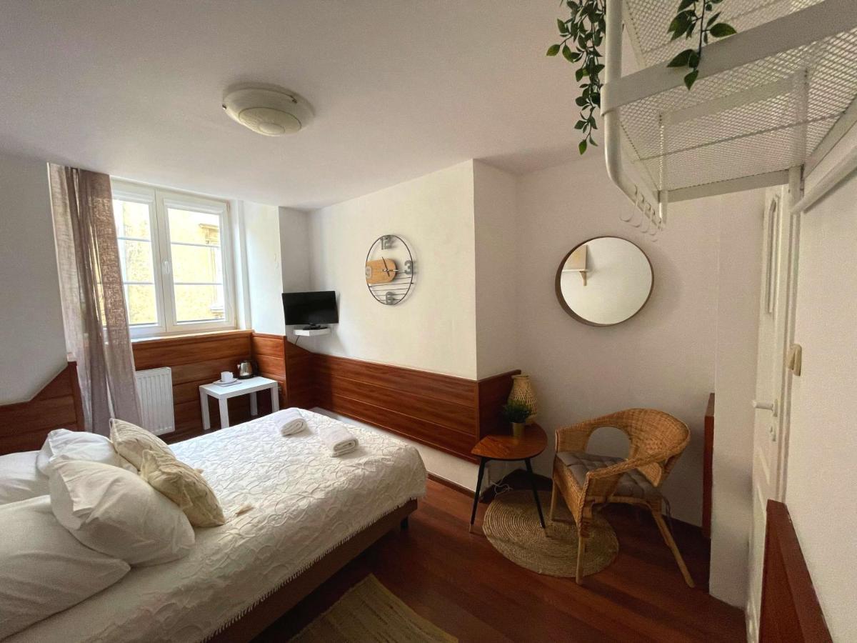 Goscinne Unikat - Self Check In Homestay Krakow